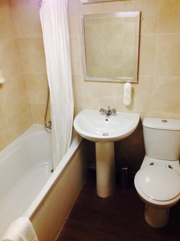 The Three Tuns Hotel Wetherspoon Thirsk Quarto foto